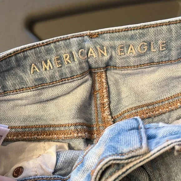 Distressed jeans - Picture 3 of 9